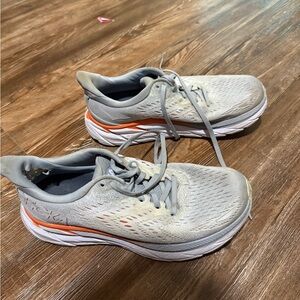 Hoka Clifton 9